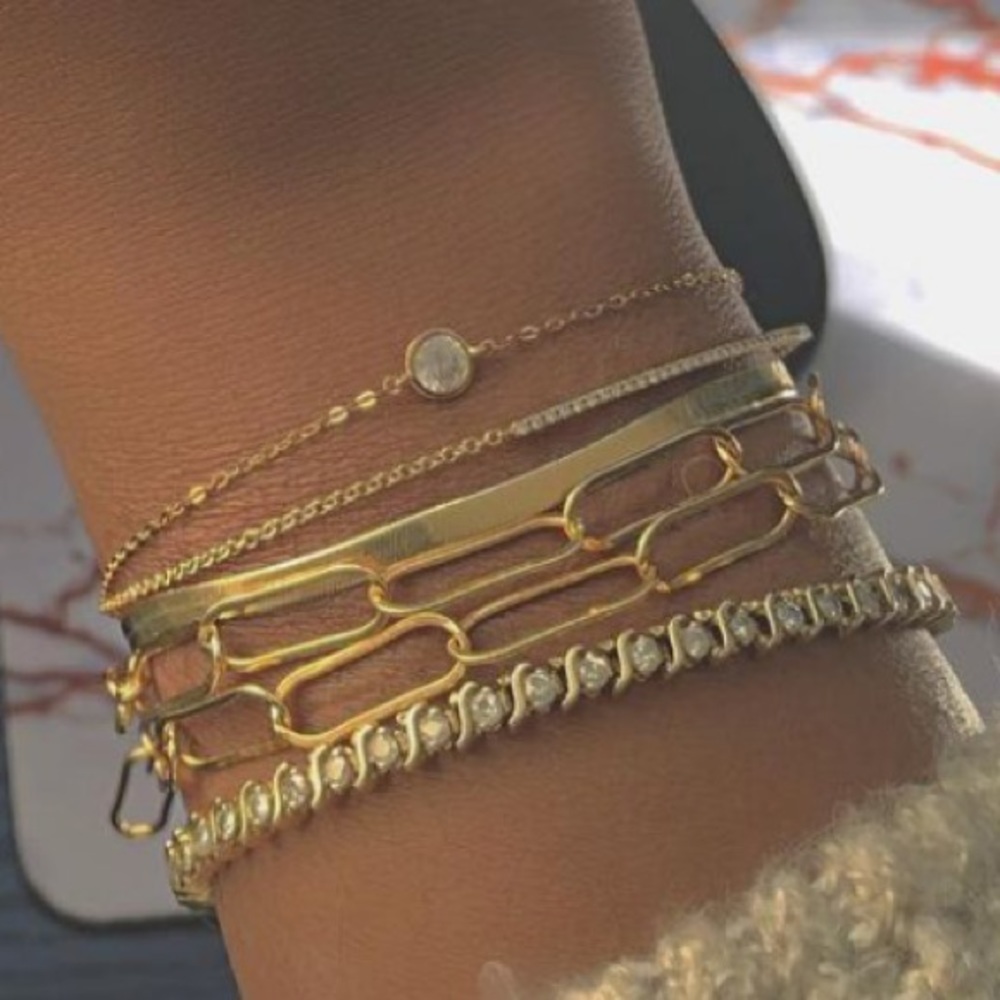 Dainty solitaire gemstone bracelet